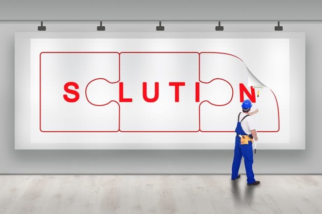 Plakatkleber vor einer Grossfläche mit dem Wort Solution
